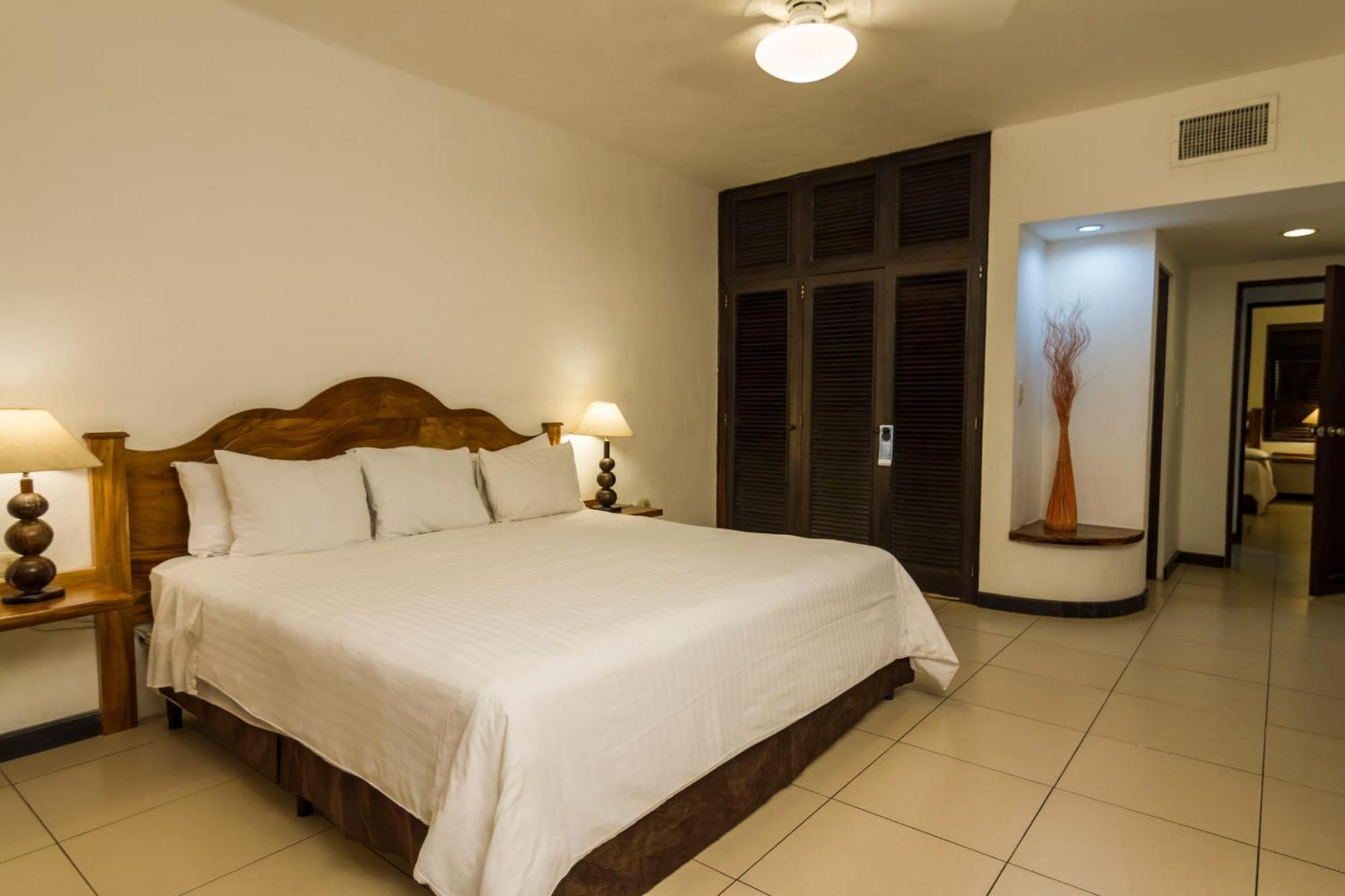 Hotel Soleil Pacifico Chulamar Екстер'єр фото