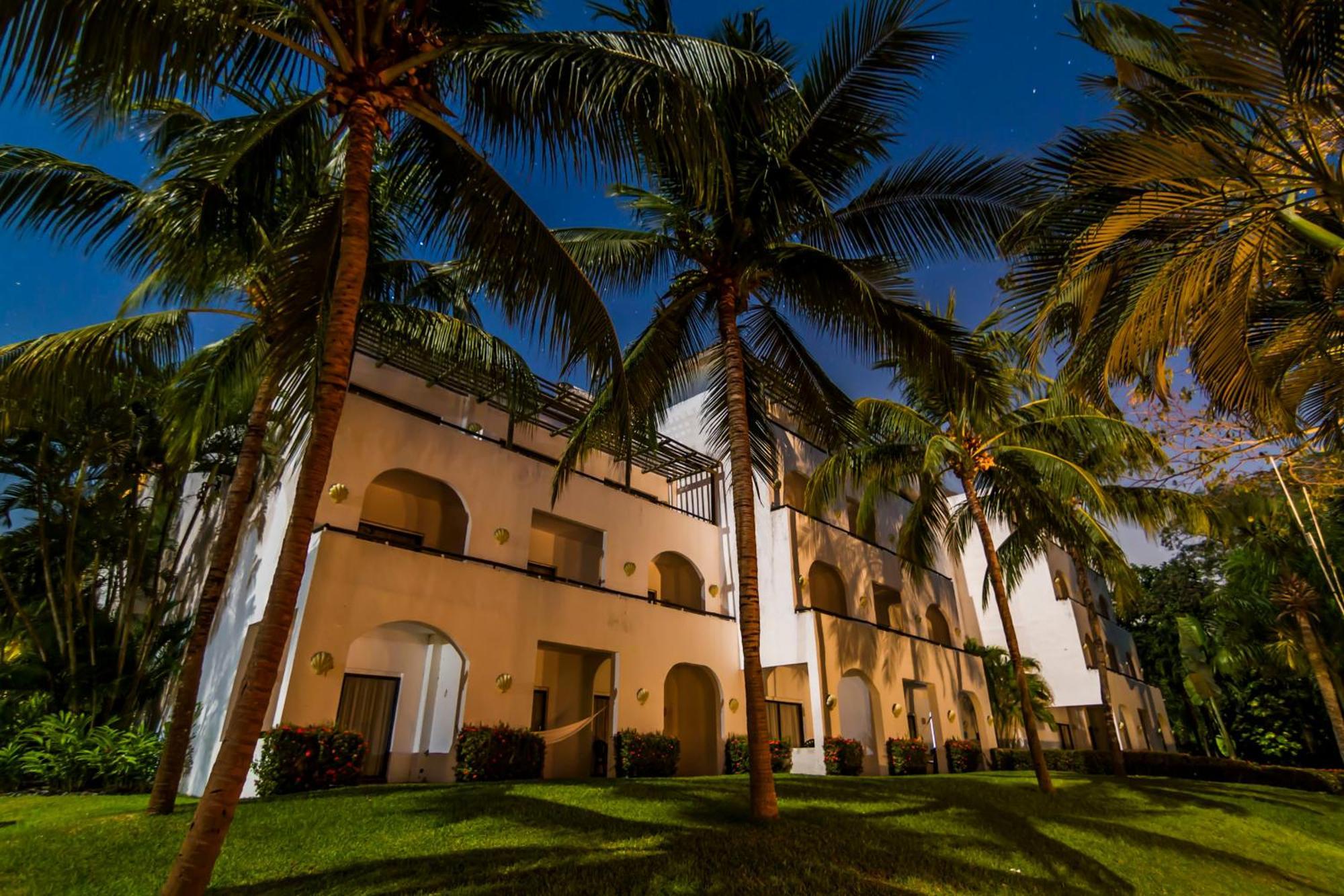 Hotel Soleil Pacifico Chulamar Екстер'єр фото