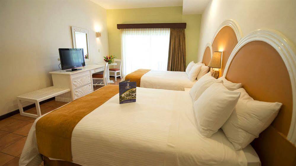 Hotel Soleil Pacifico Chulamar Екстер'єр фото