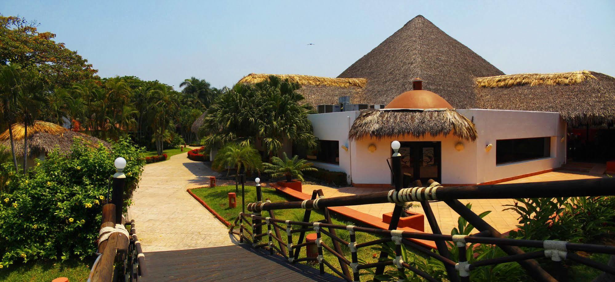 Hotel Soleil Pacifico Chulamar Екстер'єр фото