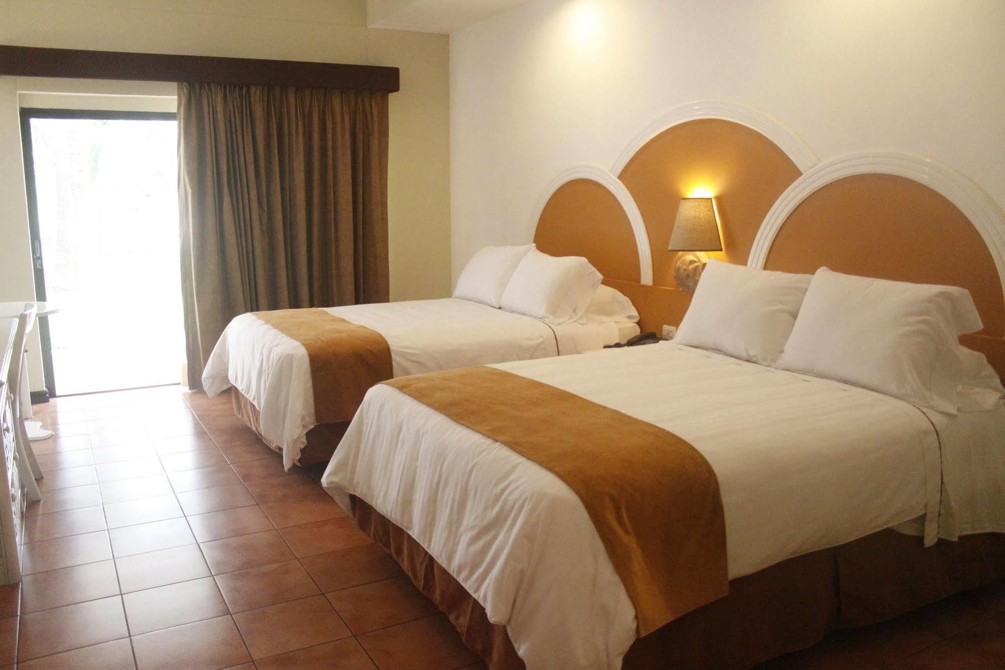 Hotel Soleil Pacifico Chulamar Екстер'єр фото